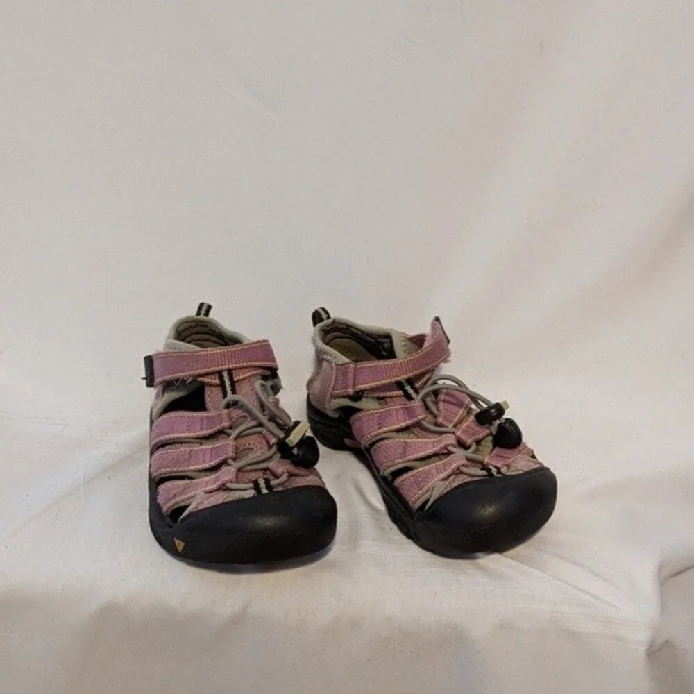 Keen Waterproof Closed Toe Sandals - Girls 13